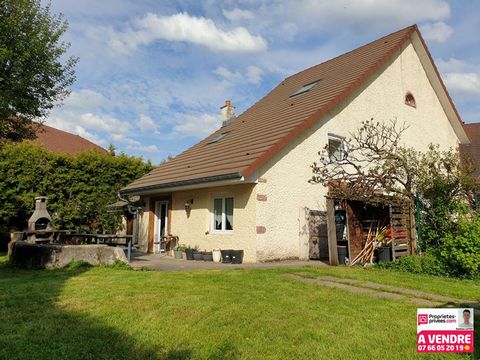 Damien LUTHY votre conseiller Propriétés-Privées vous propose cette charmante maison située dans un agréable village à moins de 5 minutes de Montbéliard ! Venez découvrir cette spacieuse et lumineuse habitation rénovée, bâtie sur un terrain de 6,5 ar...