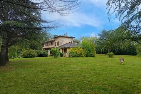 Domaine d'exception de 296m² sur 17ha