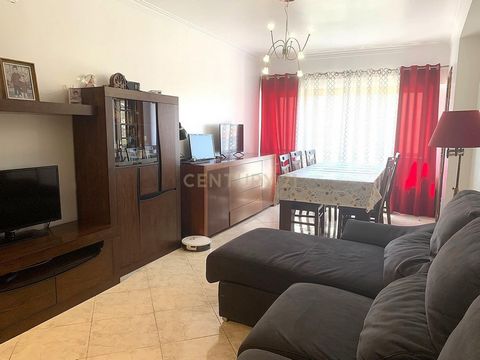 Descubra este encantador apartamento T2 em Sacavém disponível por 390.000. Com uma área útil generosa de 89m², este imóvel usado destaca-se pela sua excelente exposição à luz natural e localização privilegiada, ideal para quem procura conforto e conv...