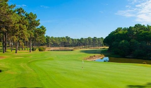 Herdade da Aroeira: El refugio de lujo en Charneca da Caparica Herdade da Aroeira, un desarrollo exclusivo l.Este paraíso natural, ubicado en un área de más de 350 hectáreas de bosque protegido, ofrece la combinación perfecta de naturaleza y modernid...