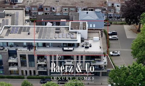 Aan de Westdam te Steenbergen treft u dit exclusieve penthouse op de 3e verdieping van het anno 2018 gerealiseerde appartementencomplex ‘de Nieuwe Villa’. Met een hoogwaardige afwerking, een 3-tal slaapkamers, 2 privé parkeerplaatsen, een zee aan pri...