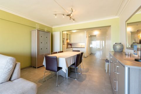 This spacious, modern apartment combines timeless design with ultimate comfort in a prime coastal location. Situated on the 4th floor of a residence on Zeedijk 157, it comfortably hosts up to 6 guests and features both a sea-view terrace and a sunny ...