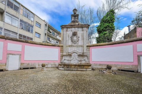 Excelente oportunidad para comprar un estudio de 36m2 con terraza de 15m2 y reformarlo a su gusto Situado en la parroquia de S.Domingos de Benfica, cerca del Jardín Zoológico y con todos los servicios a la puerta, este piso era originalmente la 
