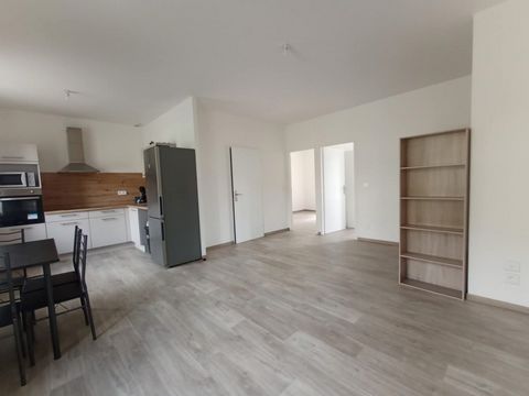 EXCLUSIVITE - LABASTIDE ROUAIROUX - LOCATION MEUBLE- Idéalement bien situé, à proximité immédiate des arrêts de bus et des commerces, au sein d'un petit immeuble sécurisé, au rez-de-chausséee, venez découvrir cet appartement T3 lumineux d'une surface...