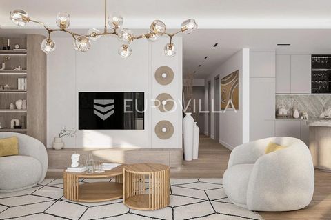 Ground floor, three-bedroom apartment with a total area of 155 m2. It consists of an entrance hall (8.23 m2), an open-concept kitchen, dining room and living room (41.23 m2), two bedrooms, one of which is larger (21.88 m2) with its own wardrobe (4.27...