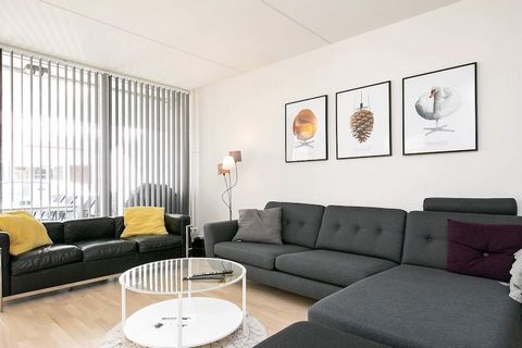 Modern holiday apartment with whirlpool and tasteful decor located in the heart of Søndervig just 100 meters from the North Sea and the fantastic dune landscape. The apartment was built in 2019 and located on the ground floor. The apartment is an end...