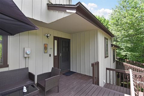 Gracious living at Downingwood awaits you in this lovely private townhome. As you approach a welcoming front porch, you enter into a spacious light filled foyer and an open concept floor plan. Enjoy exquisite family gatherings and entertaining in the...