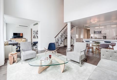 Residence 3/4-BC at 5 Franklin Place is a 2,456-square-foot duplex loft located in one of Tribeca’s newer full-service buildings. Tucked away on a quiet, private alley just north of Franklin Street, this residence offers a distinctive layout, impress...