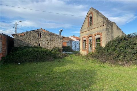 House in ruin, located in a quiet place. With an excellent flat plot of 1,937m², with unobstructed views, ideal for making a single storey villa. There is a well and there is a drop in light. Good accessibility Good areas. 8 km from Aveiro city centr...