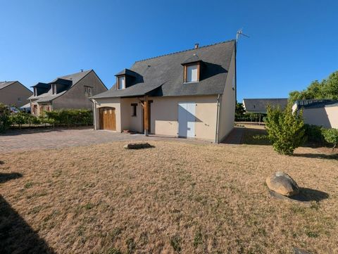 BEAU POTENTIEL - GRANDE MAISON DANS LE BOURG DE TRELAZE