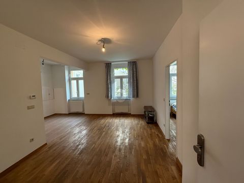 Dit charmante instapappartement in 1150 Wenen biedt met zijn 2 kamers op 26 m² een gezellige leefruimte. De onlangs gerenoveerde badkamer en pas gelegde vloeren zorgen voor een moderne uitstraling. De goede indeling van de kamers en de rustige liggin...