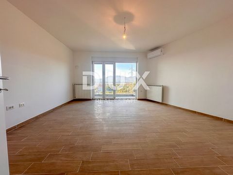 Location: Primorsko-goranska županija, Rijeka, Zamet. ID CODE: 35153 Iv Marić Agent s licencom Mob: +385 99 346 3377 Tel: +385 91 480 8808 E-mail: iv@dux-nekretnine.hr www.dux-nekretnine.hr Kristijan Težak Agent s licencom Mob: +385 99 403 5048 Tel: ...