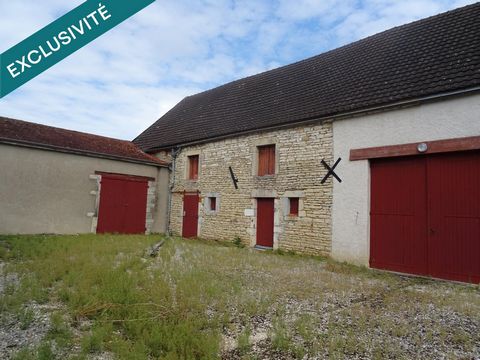 A Merceuil, Maison avec 8 dépendances