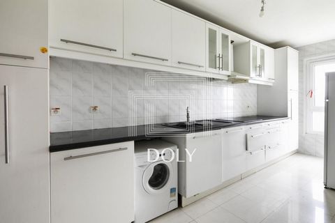 DOLY - NOUVEAUTÉ - EXCLUSIVITÉ À RAFRAÎCHIR / PLAN 3D DOLY est fier de vous présenter en exclusivité cet appartement 3 pièces de 68m² au 4ème étage avec ascenseurs et gardiens situé à une rue du 20ème et des Lilas. Cet appartement baigné de lumière e...