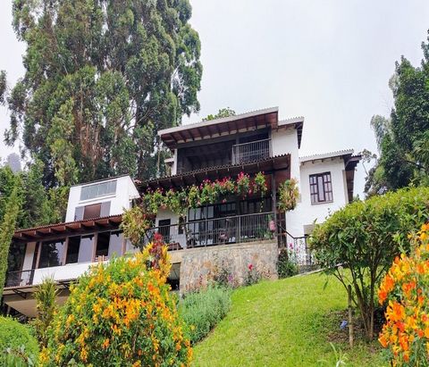 Imagine waking up every morning surrounded by nature, in an exclusive country house of 680 m² built and a lot of 2,800 m², located in the heart of Dapa. A haven with 8 bedrooms and 6 bathrooms, where every corner was designed to create unforgettable ...