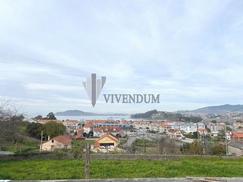 SALE OF LAND WITH PROJECT AND LICENSE 975M2 SABARIS AREA Just 11 minutes from Playa Ladeira is sold plot of 975m2 with project and license for single-family house of 510m2. Housing project of avant-garde and purified lines, on one floor. It consists ...
