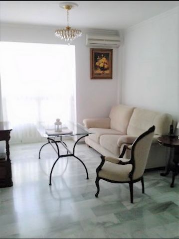 Three bedroom apartment in the heart of the city, very bright, elevator. Features: - Air Conditioning - Lift
