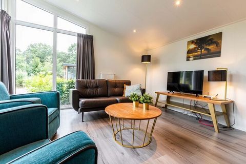 This single-storey, detached chalet is located in water-rich holiday park Recreatiepark Het Esmeer. It is located in the forests of Gelderland, directly on the recreational lake the Esmeer and about 21 km from 's-Hertogenbosch. This carefully furnish...