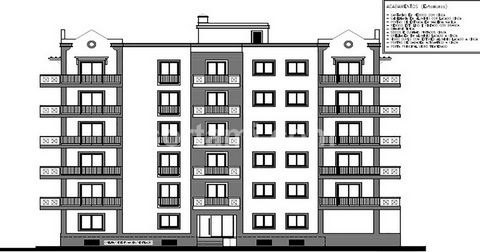 OPPORTUNITÉ UNIQUE! Fantastique terrain pour la construction d´environ 60 maisons, à un peu plus de 1 km de la plage. C´est un excellent emplacement car il se trouve dans une zone privilégiée. Armação de Pêra a plusieurs points d´activités, avec des ...