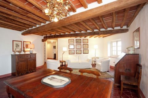 Dit charmante appartement bevindt zich in een historisch kasteel in Piemonte. Het biedt toegang tot een gemeenschappelijke tuin waar je de dagen ontspannen kunt beginnen met een kopje thee. Ideaal voor rustgevende vakanties met familie of vrienden. R...