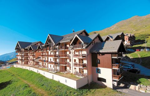 Valmeinier is located in a beautiful piece of nature near the two national parks, Ecrins and Vanoise. The holiday park Les Lumières de Neige is completely absorbed in its surroundings and offers a magnificent view. It is only 100m from the nearest sh...