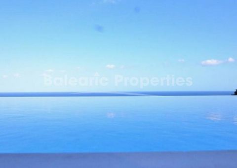 Superb investment: Double plot for sale directly on the seafront in Canyamel Double plot in Canyamel with outstanding sea views. This double plot has a total size of 2,117 sqm and offers outstanding views of the sea. Current construction regulations ...