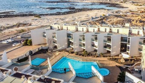 Apartment in El Cotillo (municipality La Oliva) a very charming fishing village with its beautiful beaches, whose one is located in front of the complex where this apartment is located. It has wonderful views of the sea and one can enjoy the dreamy s...