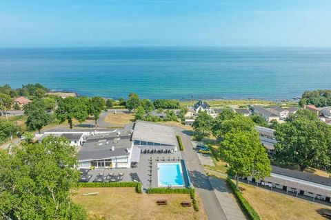 Ferienpark am Meer und Strand in Sandkås Entlang der Küstenstraße zwischen Bornholms beliebten Städten Gudhjem und Allinge liegt die Stadt Sandkås und der Ferienpark Abildgård. Hier können Sie auf den Spuren des deutschen Kunsthändlers Herbert von Gr...