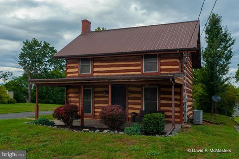 PRICE DROP Easy Living. Nice investment property. Highly attractive and unique log home Low maintenance . Architecturally interesting. Eclectic but cozy. Solid construction. Well maintained property with all the modern amenities. 1081 Sq Ft. Well app...