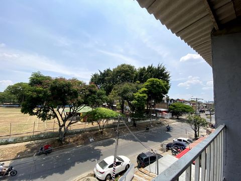 Excellent Property for Investment generating income in Cali, Colombia. Sale Building of three floors, 5 apartments each with services and independent entrances. Monthly rent: $3,700,000. Beautiful newly remodeled three-story corner property located i...