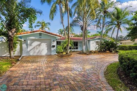 Coastal-Inspired garden residence in sought-after Lighthouse Point sited on an expansive lot extending 125’+/-deep. Open floorplan finished in Brazilian hardwood flooring. Family room with fireplace & beamed wood ceilings adjacent the garden front di...