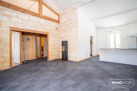 Immo-pop, the fixed-price real estate agency offers this terraced house on one side type R + 1 of 105m2, renovated in 2023, located in the center of the town of Lamarque. Oriented North-West, the interior of the house is composed, on the ground floor...