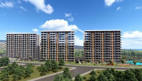Le projet d’appartements à vendre est situé à Kargıpınarı, Mersin, Erdemli. La région est célèbre pour abriter des sites de vacances de luxe et des complexes de villas. Situé à 20 minutes du centre-ville de Mersin et à 10 minutes du centre du quartie...