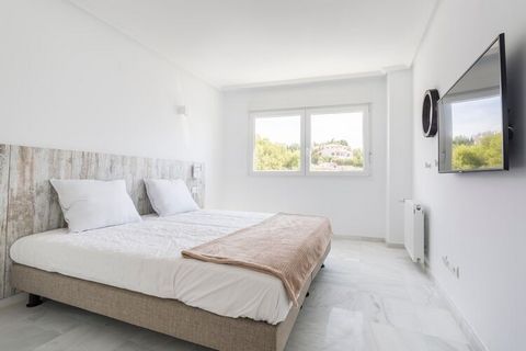 Le complexe de luxe, situé directement sur la côte de la Costa Blanca, se compose d'appartements de haute qualité meublés de façon moderne pour 4 personnes, combinés avec le caractère méditerranéen, par exemple, un beau sol en marbre et une décoratio...