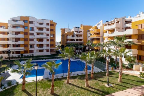 The RECOLETA urbanization is considered one of the most beautiful in the residential area of Punta Prima. The territory of the complex includes beautiful landscaped areas, 2 swimming pools and an abundance of tropical plants. 5 minutes walk to Cala P...