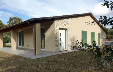 FABRO (TR): Newly built, small villa of 124 sqm on one level comprising: * living room, kitchen, double bedroom, two small bedrooms and two bathrooms. The property includes porch of 20 sqm, garage and private garden of about 400 sqm. The house will b...