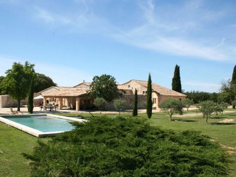 Prestige Vacation rental countryhouse near Aix en Provence. Beautiful renovated barn with private swimming pool located near the charming village of St Cannat only 15 mn from Aix en Provence. The many bedrooms is ideal for a large group or family. Th...