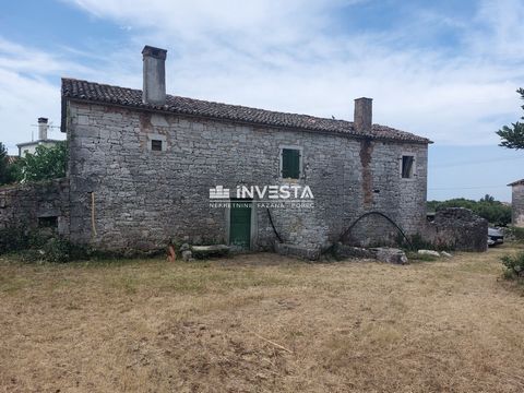 Casa Autentica in Vendita Vicino a Višnjan - Grande Cortile Descrizione della Proprietà: Non lontano dalla storica città di Višnjan, si trova una bellissima antica casa indipendente autentica con una superficie di circa 250 m², circondata da un terre...