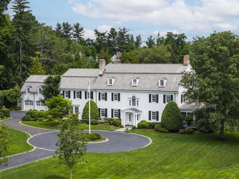 Prepare to be enchanted by the timeless elegance of this classic New England estate sited on 5.5 acres of sweeping lawns and mature gardens. Comprehensively reimagined and expanded by the incomparable team of Hobbs Inc and Mark Finlay, this distingui...