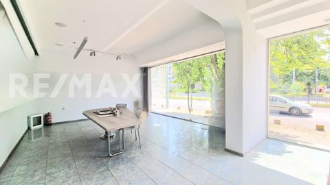 RE/MAX offers a store for sale located on a busy boulevard in Plovdiv. Main parameters: Real area 106sq.m; Showcase to the boulevard 12m; Distribution: large commercial hall 60sq.m, 2 offices and bathroom; Excellent condition high quality window fram...