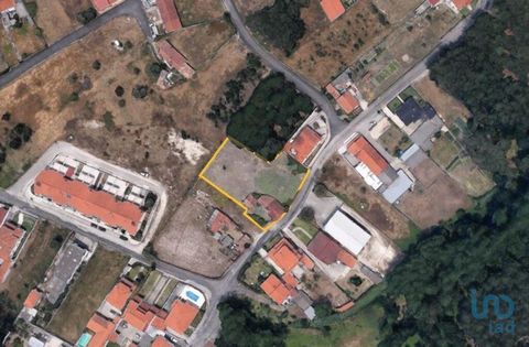 Terreno urbano | Garcia | Marinha Grande. 2 artigos urbanos, com ruinas, localizado em zona calma na Garcia, Marinha Grande. Área total de 1550 m² Localização e envolvente: Zona habitacional de moradias. Terreno plano, com muita privacidade, zona cal...