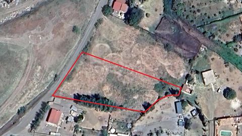 Rustic land for sale in Cártama, Málaga Attention investors! We present a magnificent plot of land for sale in Cártama, Málaga, of 2.561 m² ideal for investment, as well as for agricultural use, farm and/or orchard. This land is located in a quiet ar...