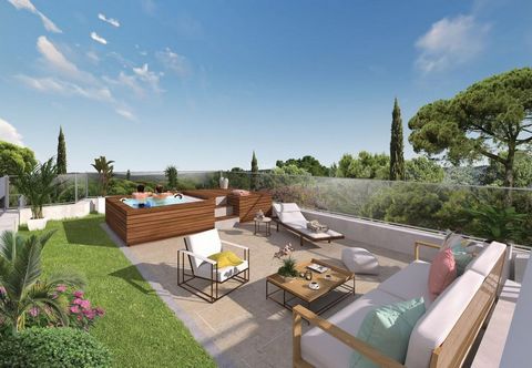 Nice West, exceptional T4 duplex with panoramic views, of approximately 88 m2. Spacious and bright, the accommodation benefits from very good services, offering real spaces. On your 50m2 roof terrace, you will discover a jacuzzi to enjoy the idleness...