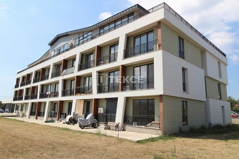 Studio Appartement dans un Complexe à Yalova Çınarcık Yalova est une ville très prisée pour vivre et passer des vacances en raison de sa proximité avec les grandes villes, du tourisme été-hiver et de sa situation côtière. Çınarcık est un endroit idéa...