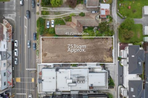 Presenting a once-in-a-lifetime opportunity for lucrative and timely redevelopment, right on the cusp of all the cosmopolitan vibrancy of Balwyn Village, this magnificent allotment of 753 square metres (approx.) comes with approved plans and permits ...