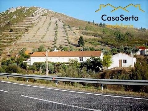 Residentie met restaurant gelegen in de vallei van Serra da Ladeira (Serra das Águas Quentes) op 2 minuten van de Termas da Ladeira de Envendos. De woning bestaat uit begane grond en 1e verdieping, waarbij de begane grond bestaat uit zes slaapkamers,...