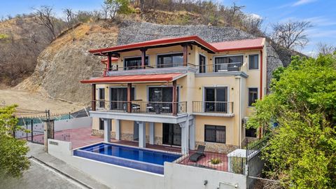 Introducing five exquisite ocean view apartments nestled within the esteemed gated community of Altos de Flamingo, ideally situated along the captivating shores of Flamingo Beach in the vibrant province of Guanacaste, Costa Rica. These luxurious resi...