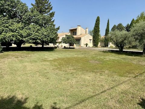 Agency exclusive, 5 minutes from the village center and amenities, beautiful house of 112 m2 with garages. This house, in very good condition, is composed on the ground floor of a large double living room opening to the South and East, a separate fit...