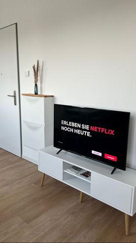 Dieses hochwertige Neubauappartement bietet modernen Wohnraum im Herzen von Wesseling. Es erwartet Sie ein komfortabel ausgestattetes Apartment mit Highspeed-Internet (250 Mbit/s). Zum Kochen steht Ihnen eine Küche zur Verfügung mit vollständiger Aus...