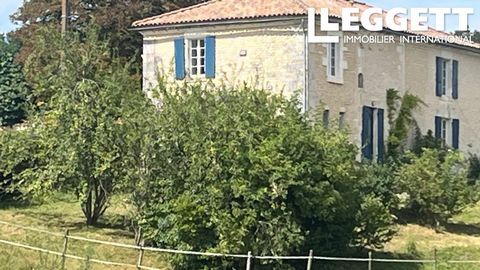 A25896MUC16 - Old farm set in 10840 m2 of land with fenced meadows for horses in the heart of the Grande Champagne region, secluded and not overlooked. The property comprises a 170 m2 stone Charentaise house, habitable and renovated, with a staircase...